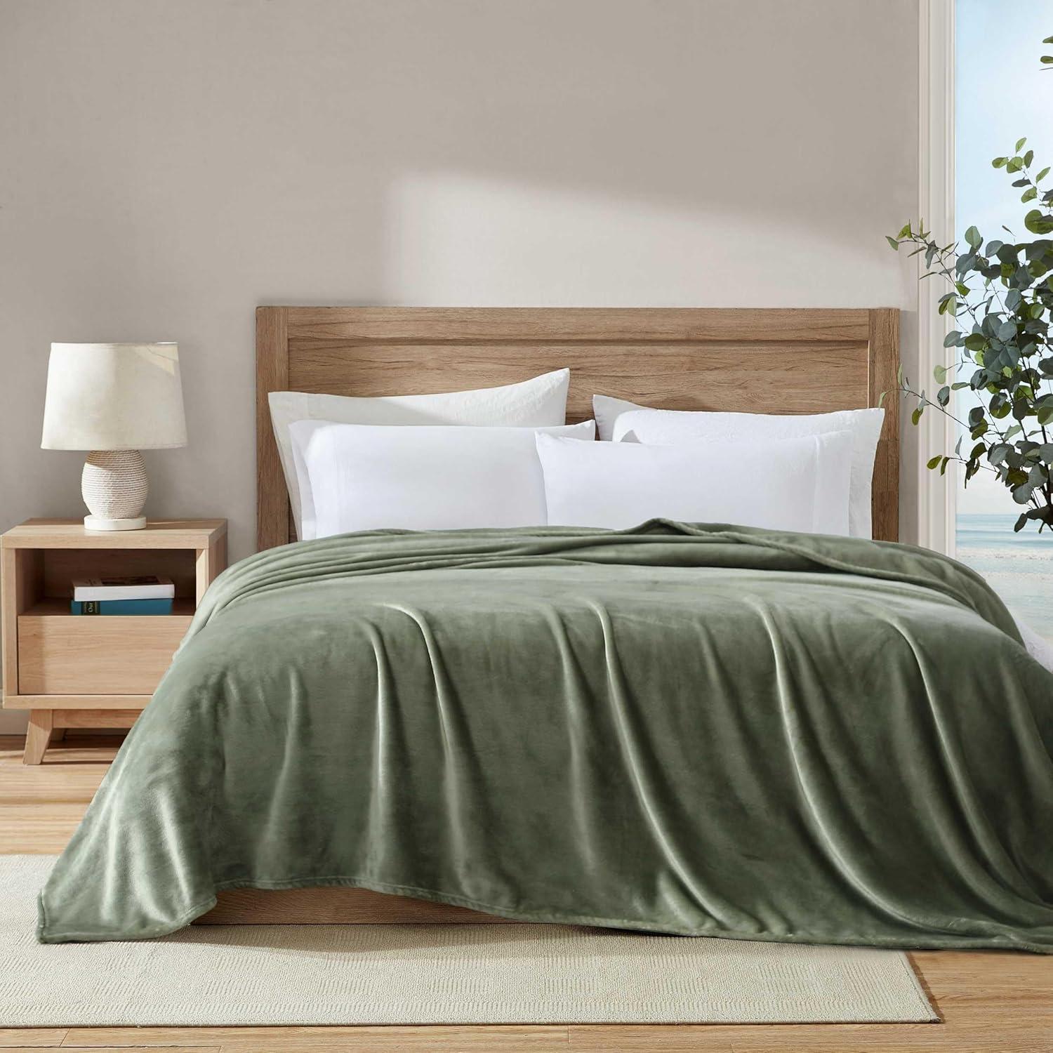 imageNautica  Twin Blanket Soft Plush Fleece Bedding Ideal for Bed or Couch Dorm Essentials OekoTex Certified Solid RedSolid Green