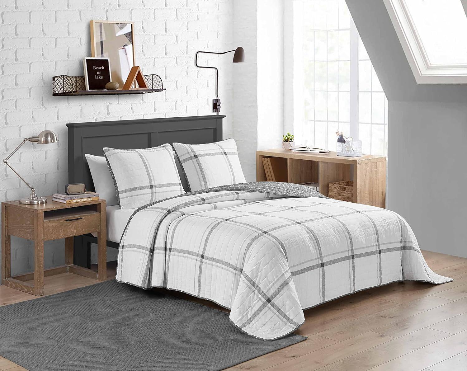 imageNautica  Twin Quilt Set All Season Cotton Bedding with Matching Sham Dorm Room Essentials Fleetville GreyWhite TwinKing