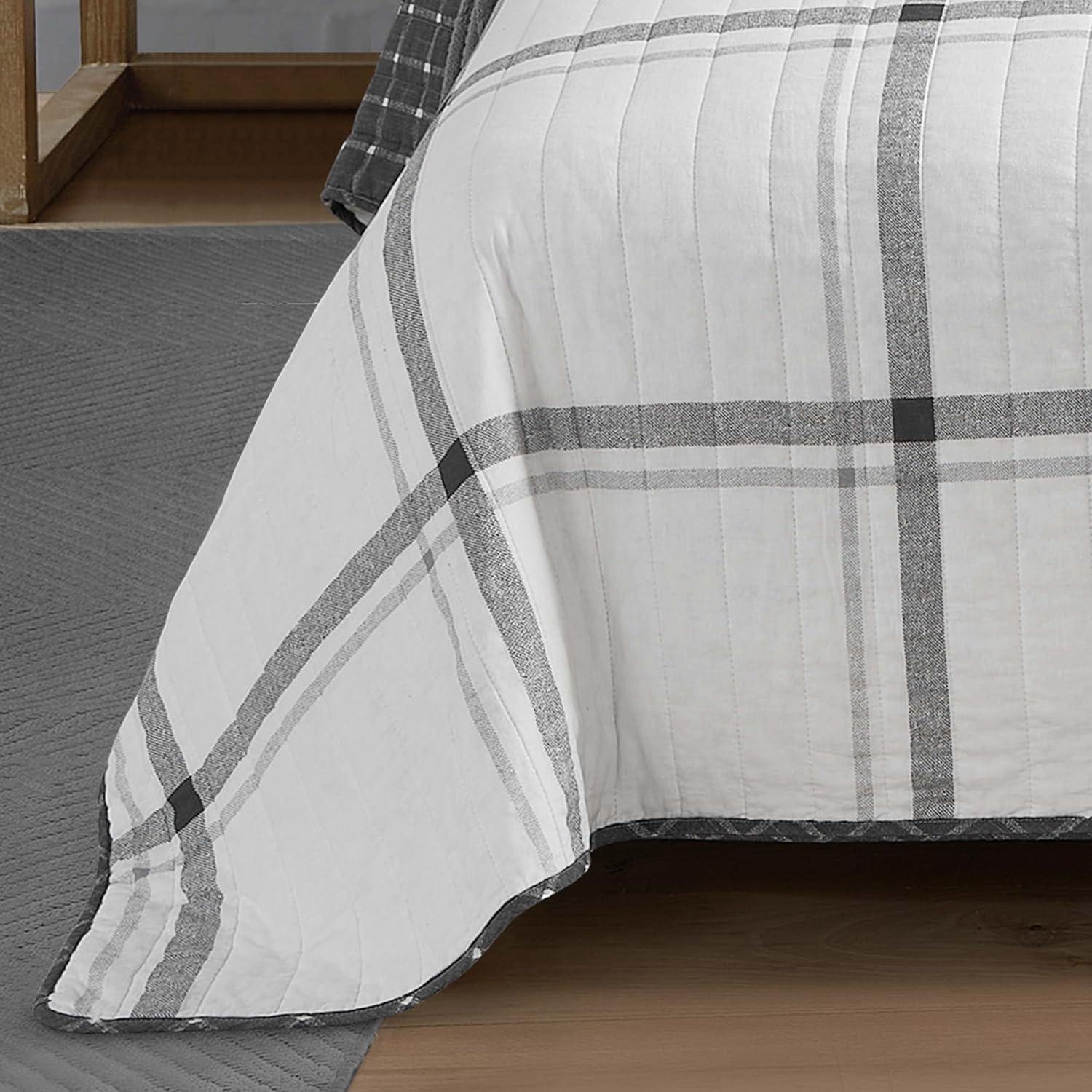 imageNautica  Twin Quilt Set All Season Cotton Bedding with Matching Sham Dorm Room Essentials Fleetville GreyWhite TwinKing